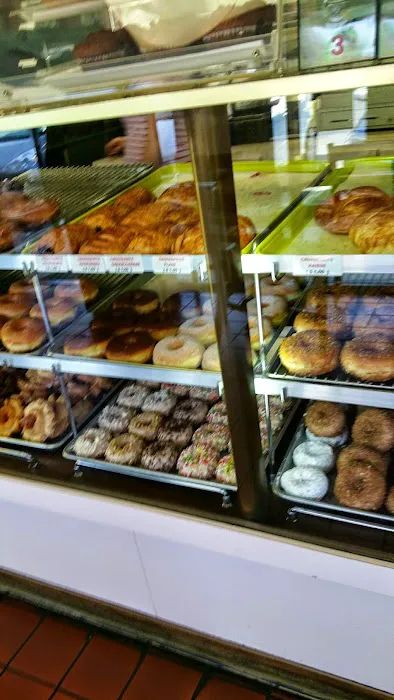 Golden Donuts Place Picture 9