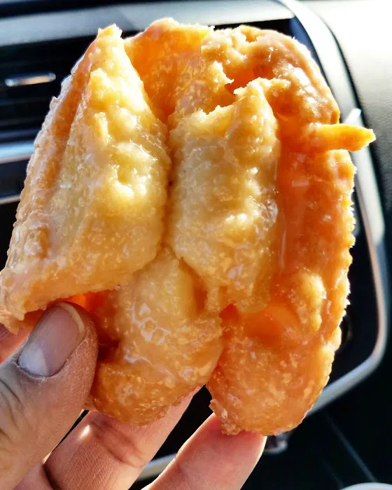 Golden Donuts Place Picture 10