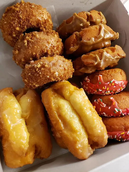 Golden Donuts Place Picture 8