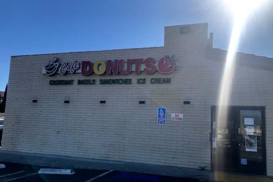 Cafe Donuts and smoothies
