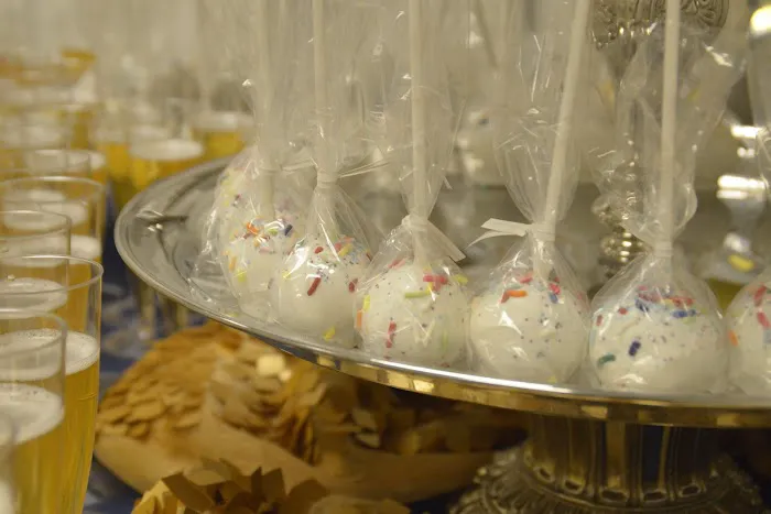 iZZY’S Cake Pops Picture 2