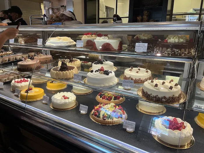 Porto's Bakery and Cafe Picture 7