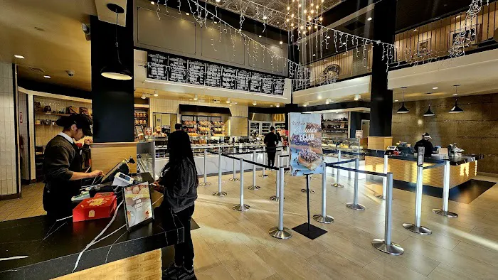 Porto's Bakery and Cafe Picture 2