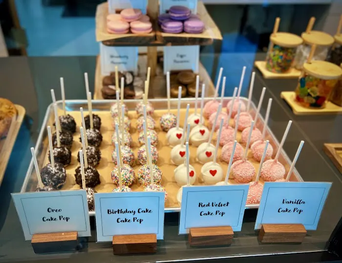 Sweet Nothings Cake Shop Picture 4