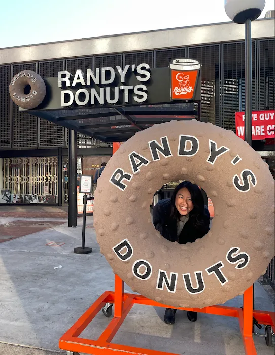 Randy's Donuts Picture 3