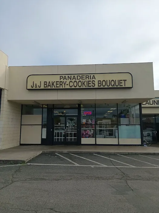 J & J Bakery Cookies Bouquet Picture 6