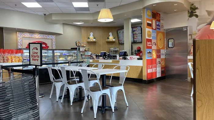 Red Ribbon Bakeshop Picture 4