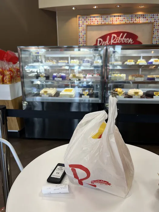 Red Ribbon Bakeshop Picture 2