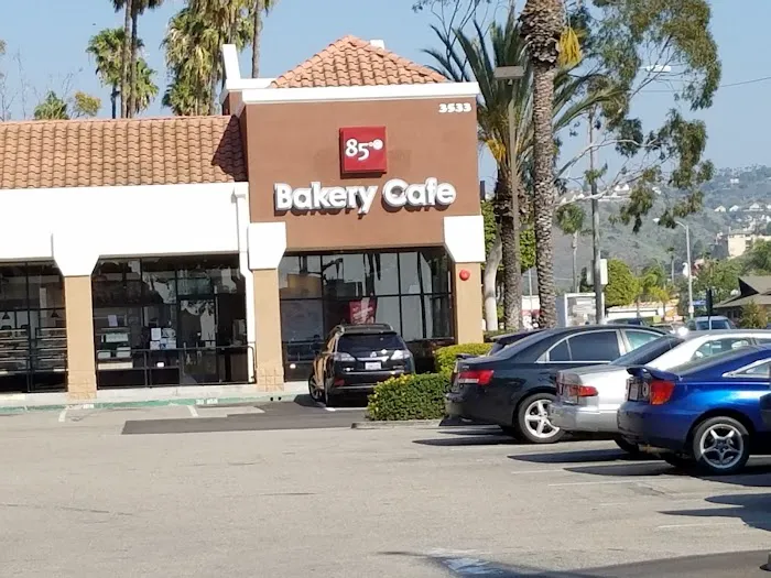 85°C Bakery Cafe Orange Picture 3