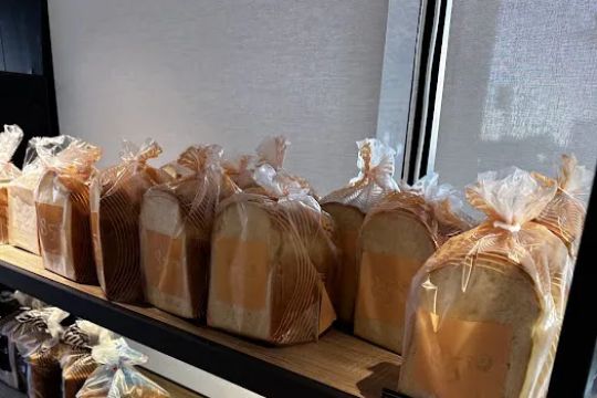 85u00b0C Bakery Cafe Orange