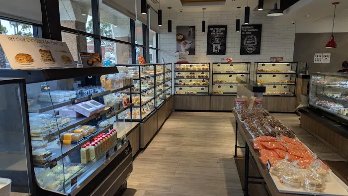 85°C Bakery Cafe Orange Picture 2