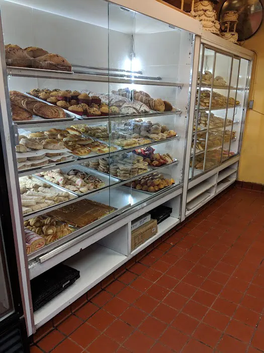 El Panadero - Pasteleria Picture 6