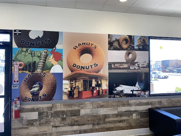 Randy’s Donuts Picture 6