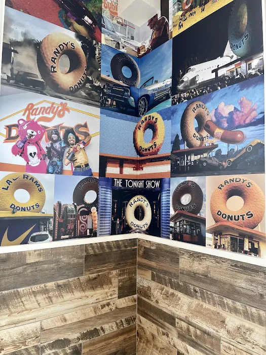 Randy's Donuts Picture 2