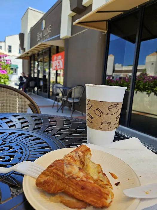 Sweet Demi Lune Bakery & Cafe Picture 8