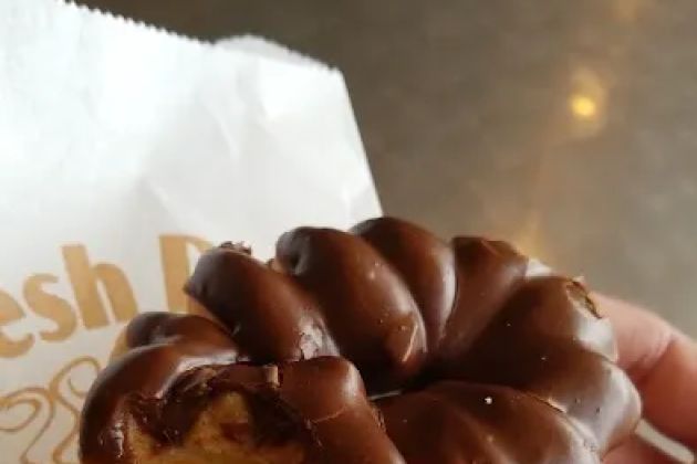 Foster's Donuts