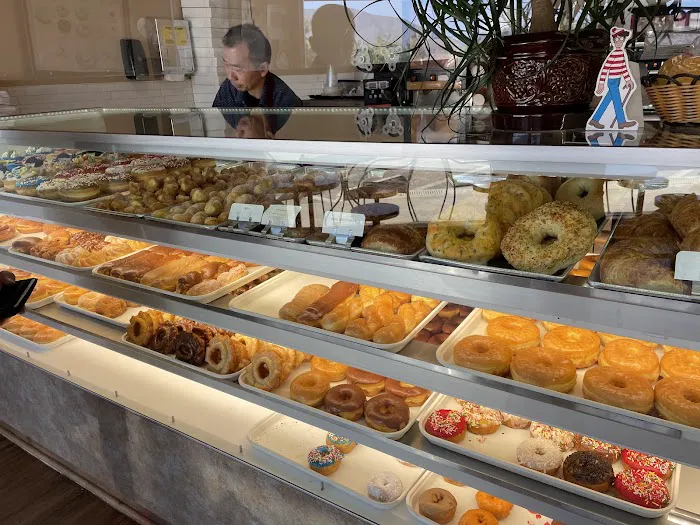Golden Donut Place Picture 7