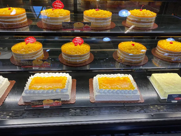 Red Ribbon Bakeshop Picture 3