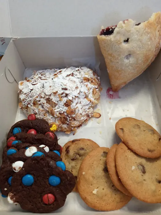 Le Petite Magnifique French Bakery Picture 7