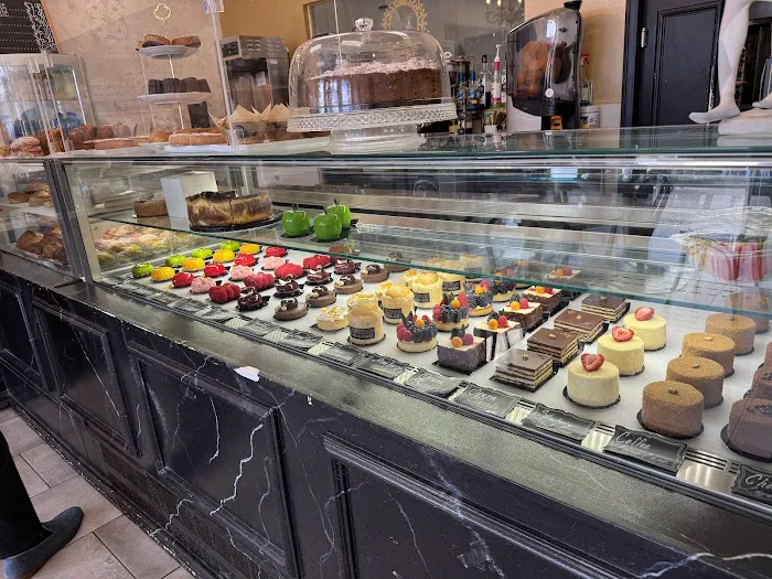 Le Petite Magnifique French Bakery Picture 6