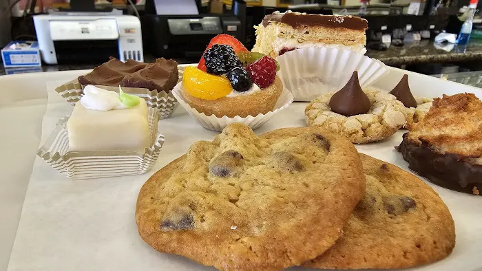 Le Petite Magnifique French Bakery Picture 2