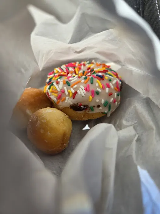 D's Donuts Picture 8