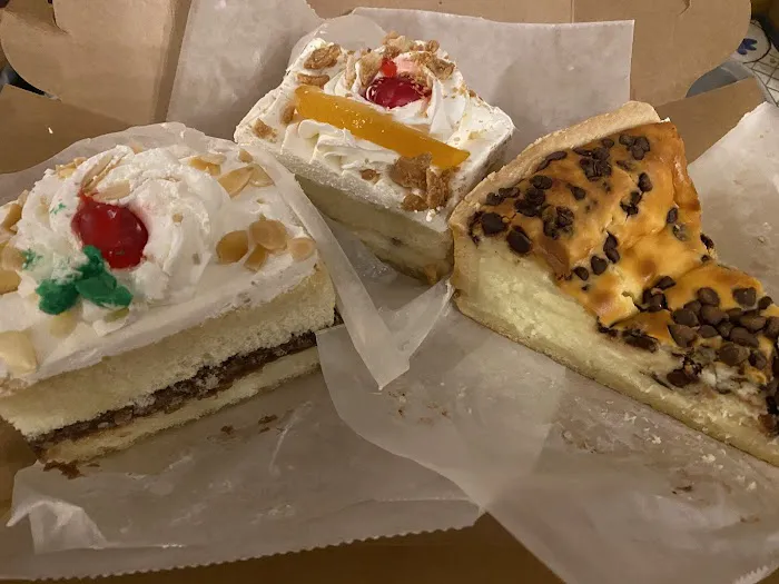 Ninos Pastry Shoppe Picture 10