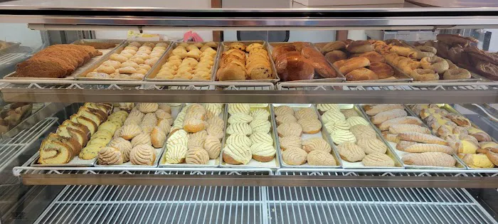 Los Almendros Bakery Picture 3
