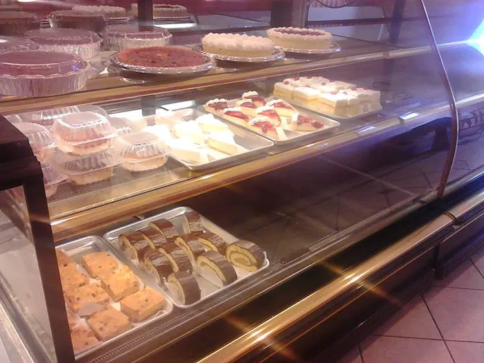 Los Almendros Bakery Picture 7