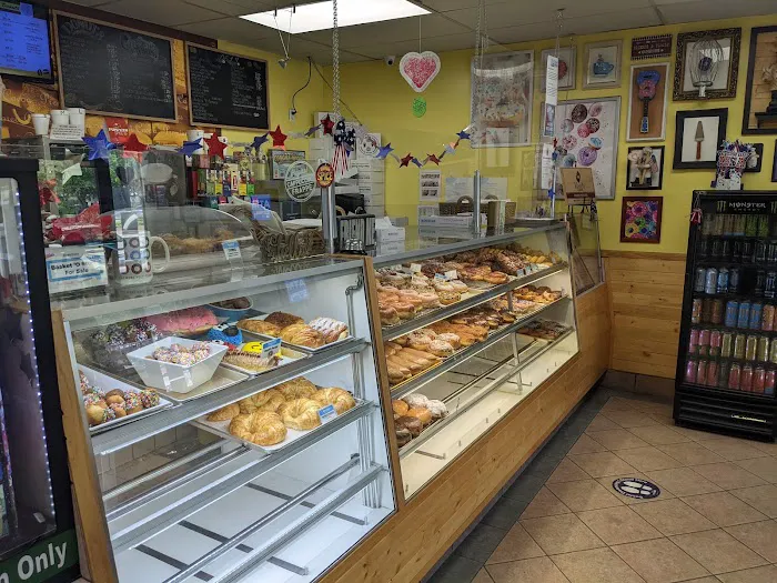 Baker's Dozen Donuts Deli & Delights Picture 9