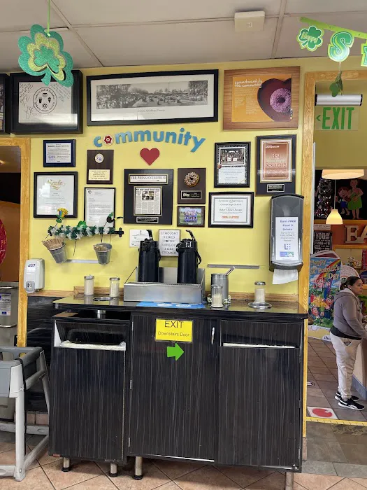 Baker's Dozen Donuts Deli & Delights Picture 8