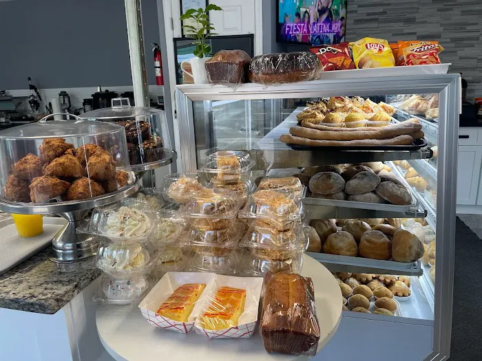 Antojitos El Quetzal Bakery Picture 6