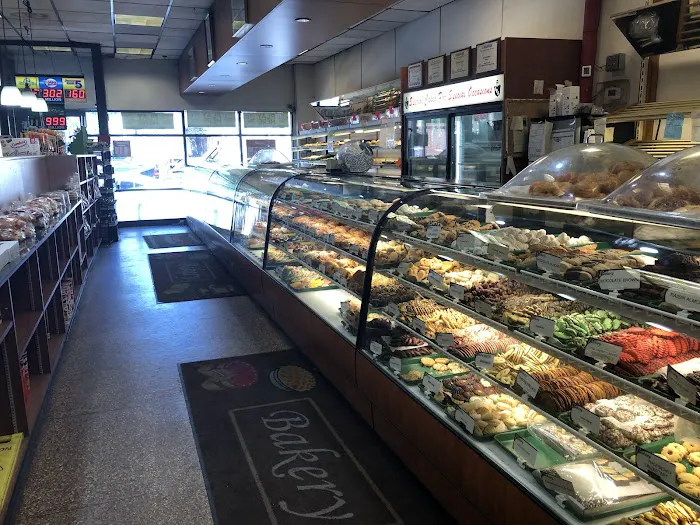 Italian Peoples Bakery Picture 6