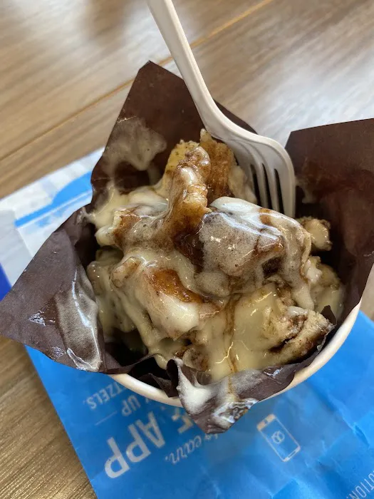Cinnabon Picture 4