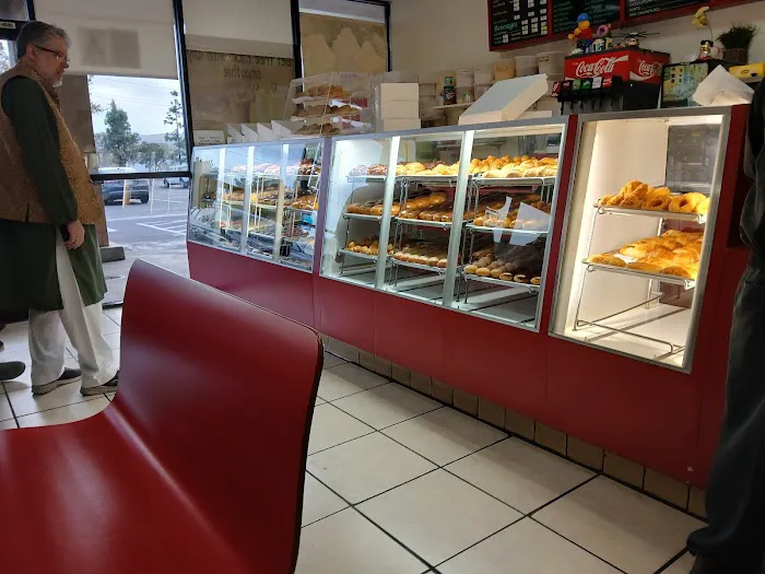Raised Donuts & Bagels Picture 3