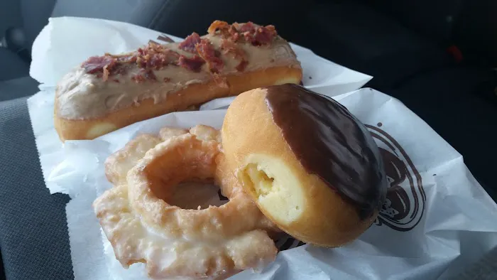Raised Donuts & Bagels Picture 10