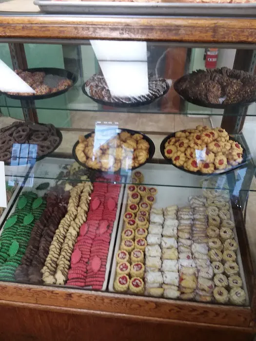 Deluca's Bakery Picture 8