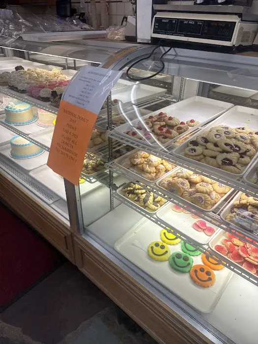 L & M Bakery Picture 3
