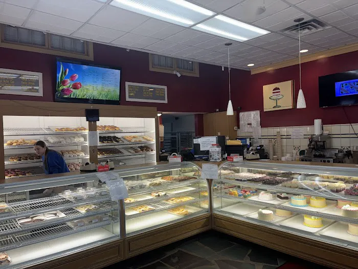L & M Bakery Picture 1