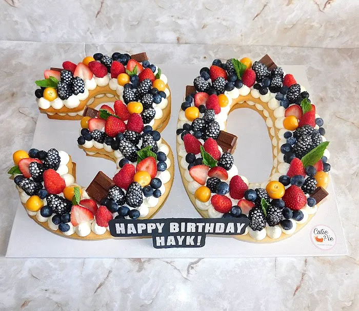 CutiePie Custom Cakes Picture 4