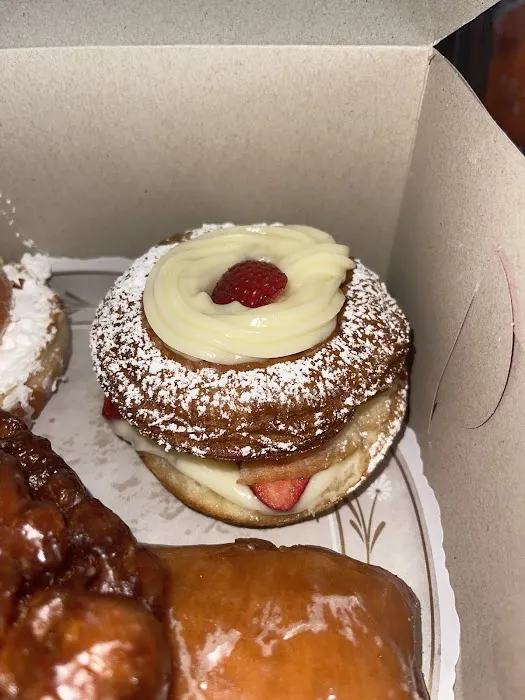 Mag's Donut & Bakery Picture 1