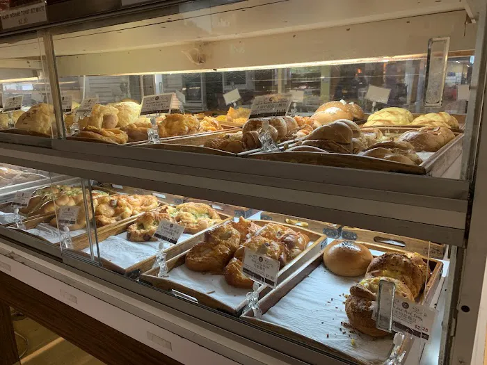 BF Bakery & Cafe Picture 7