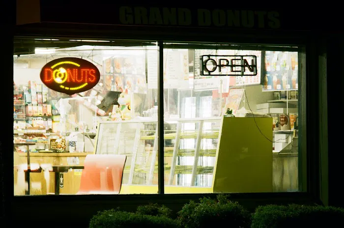 Grand Donuts Picture 3