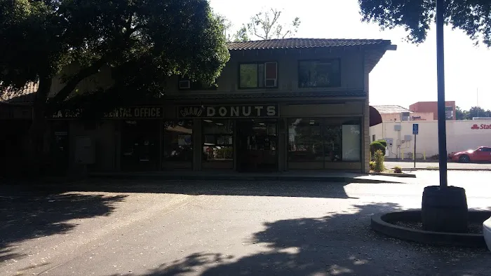 Grand Donuts Picture 10