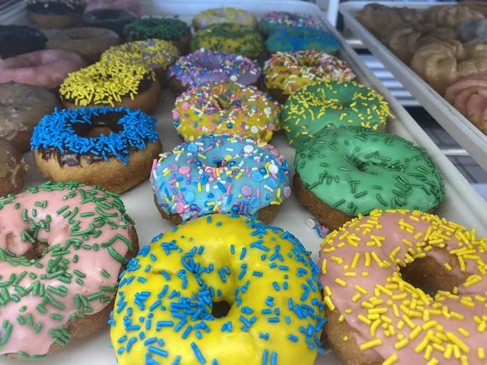 Linda's Donuts Picture 4