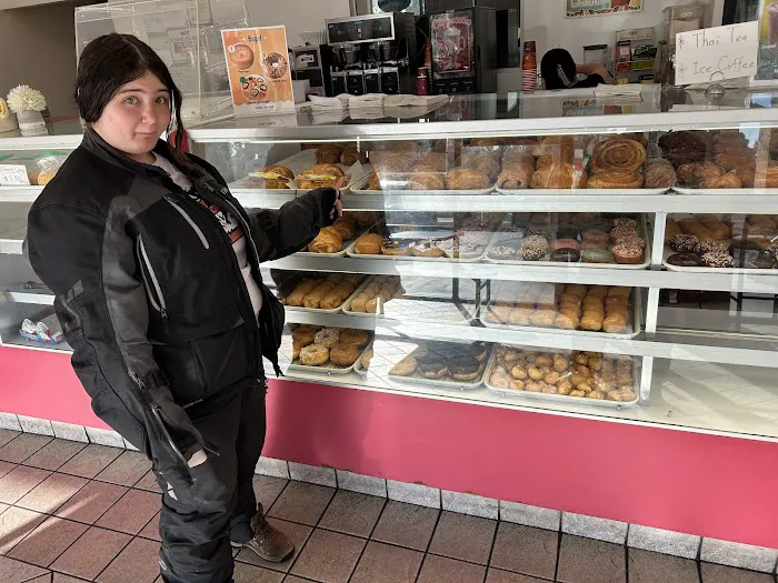 Linda's Donuts Picture 2