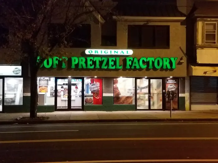Philly Pretzel Factory Picture 5