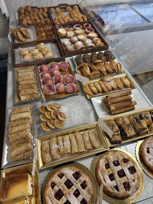 Lilya’s Kitchen Bakery and Cafe Picture 4
