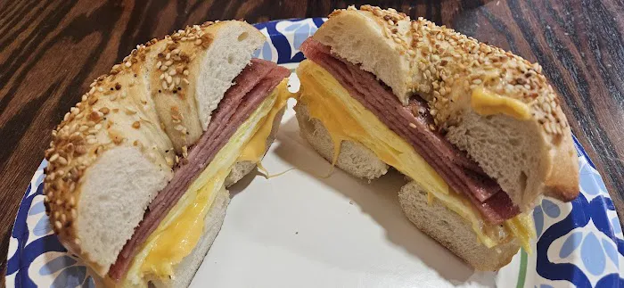 Luckys Bagel & Grill Picture 1