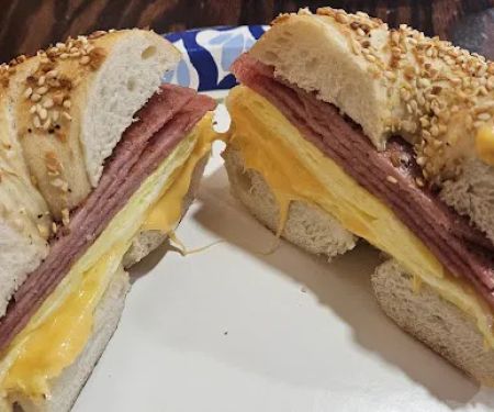Luckys Bagel & Grill